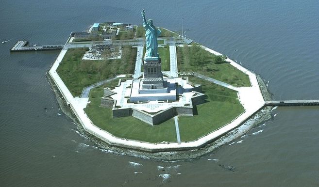 Estatua de la Libertad, vista aérea.jpg