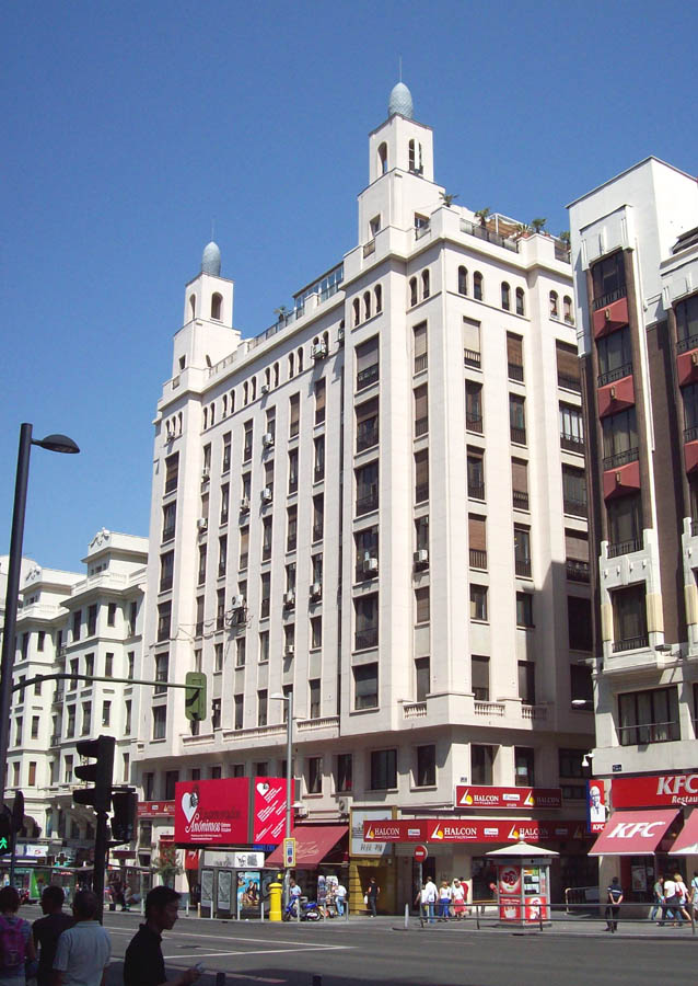 ArchivoEdificio Rialto (Gran Vía 54, Madrid) 01.jpg Madripedia